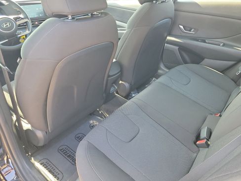 Used 2026 Hyundai Elantra SE FWD image 5