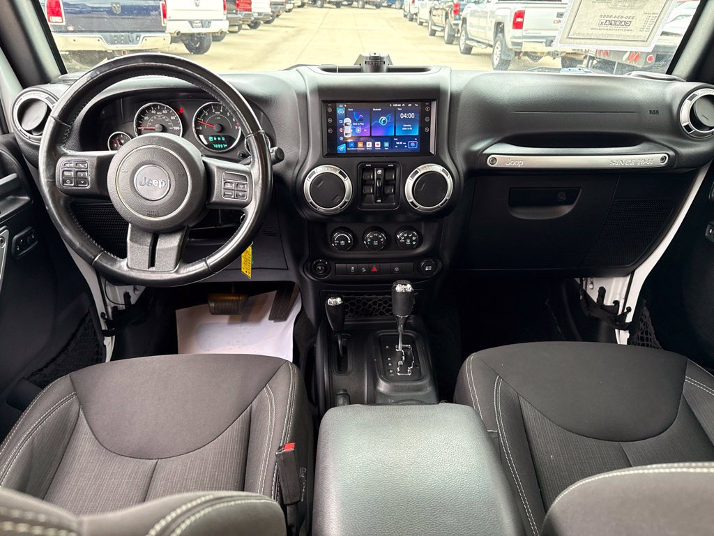 Used 2018 Jeep Wrangler Unlimited Sahara w/ Connectivity Group AWD/4WD image 40