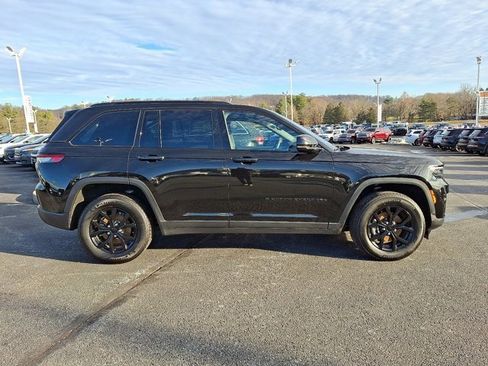 Certified 2024 Jeep Grand Cherokee Altitude image 8