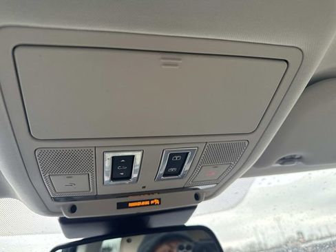 Used 2018 Jaguar F-PACE Prestige image 36