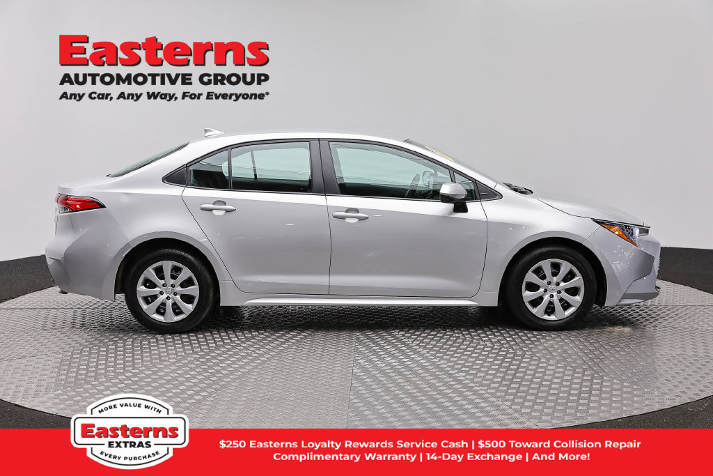 Used 2025 Toyota Corolla LE FWD image 5
