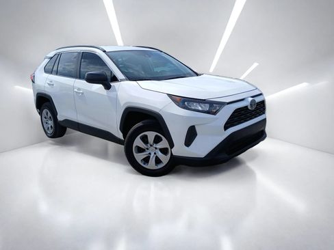 Used 2021 Toyota RAV4 LE FWD image 2