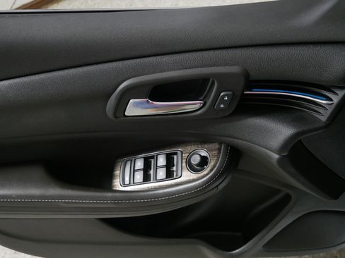 Used 2015 Chevrolet Malibu LT FWD image 19