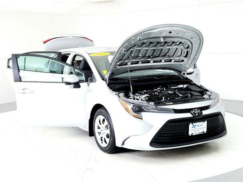 Used 2025 Toyota Corolla LE image 9