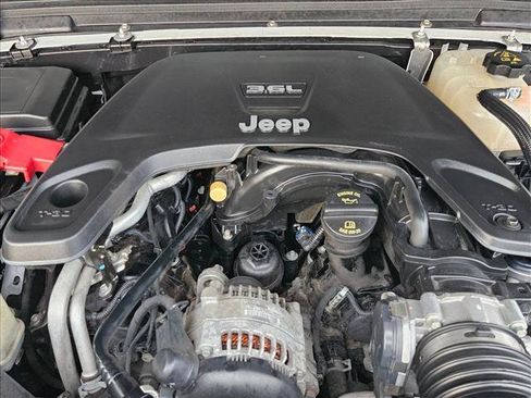 Used 2018 Jeep Wrangler Unlimited Sahara AWD/4WD image 23