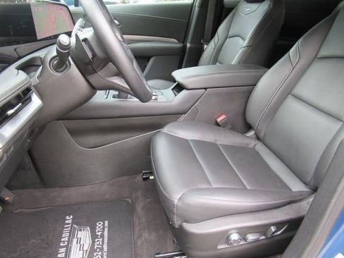 Certified 2025 Cadillac XT4 Premium Luxury image 17