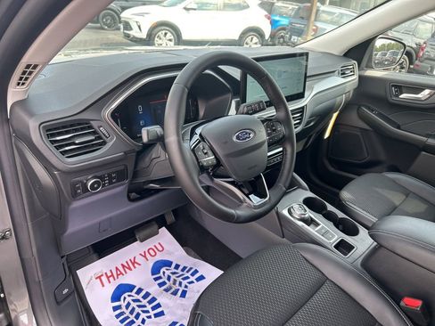 New 2025 Ford Escape SE image 14