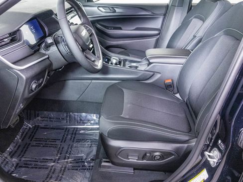 New 2025 Jeep Grand Cherokee Laredo X image 15