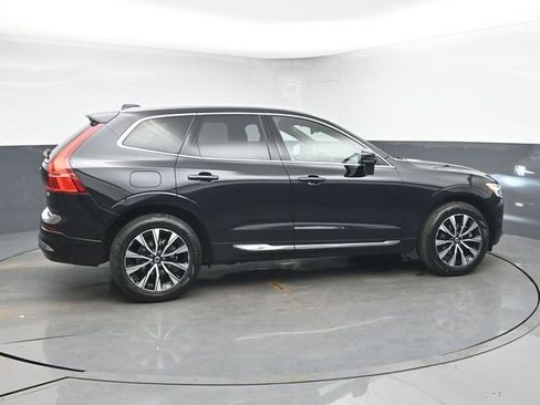 Used 2023 Volvo XC60 B5 Plus image 8