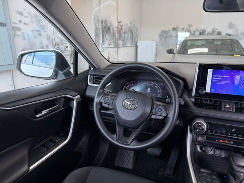 Used 2025 Toyota RAV4 XLE image 36