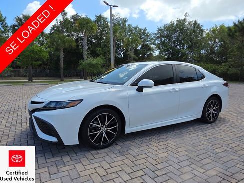 Used 2023 Toyota Camry SE image 3