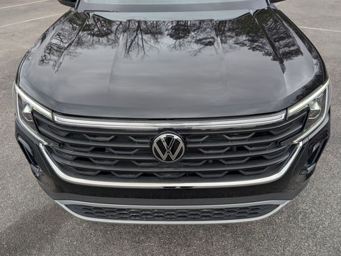 Used 2024 Volkswagen Atlas Cross Sport SE image 12