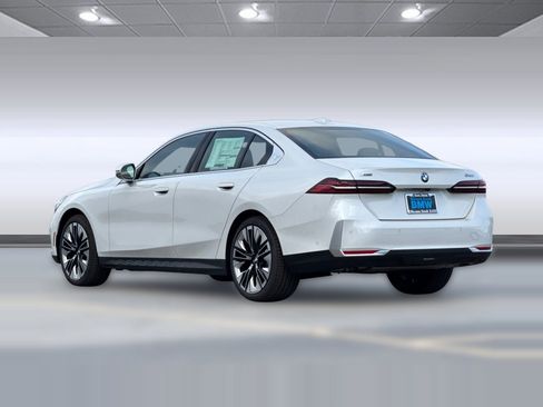 New 2026 BMW 530i xDrive image 3