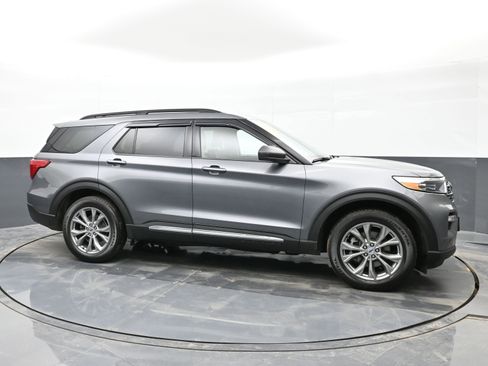 Used 2021 Ford Explorer XLT w/ Equipment Group 202A image 9