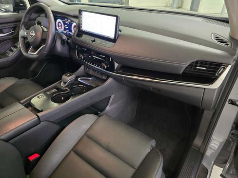 Used 2024 Nissan Rogue SL w/ SL Premium Package FWD image 10