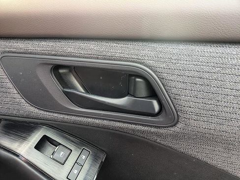 Used 2023 Nissan Rogue S image 35