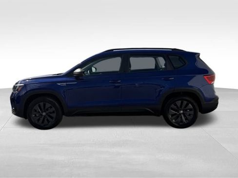Certified 2022 Volkswagen Taos S image 17
