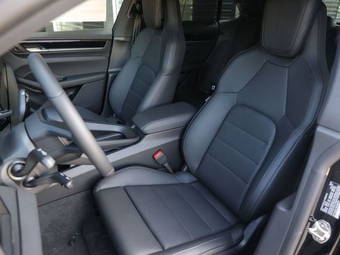 New 2025 Porsche Macan 4 Electric image 5