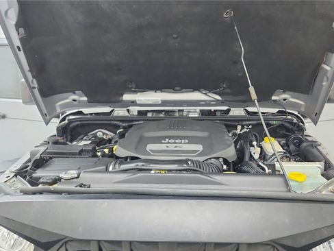 Used 2017 Jeep Wrangler Unlimited Sahara w/ Trailer Tow Group AWD/4WD image 26