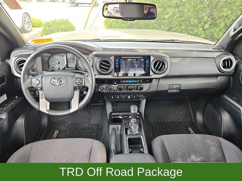 Used 2016 Toyota Tacoma TRD Off-Road w/ Premium & Technology Package AWD/4WD image 9