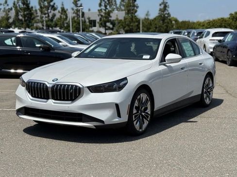 New 2026 BMW i5 eDrive40 RWD image 2