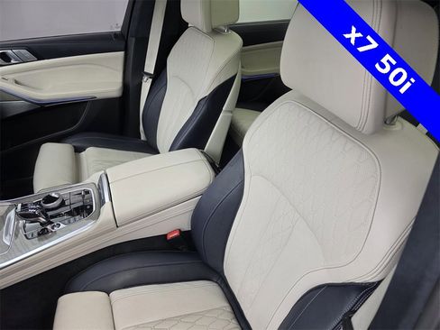 Used 2022 BMW X7 M50i w/ Dynamic Handling Package image 10