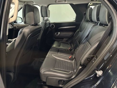 Used 2017 Land Rover Discovery First Edition AWD/4WD image 17