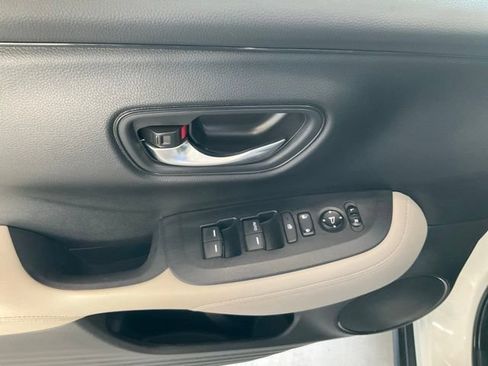 Certified 2025 Honda HR-V LX image 5