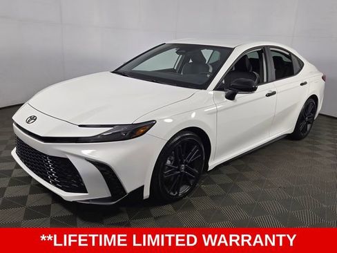 Used 2026 Toyota Camry SE Nightshade image 3