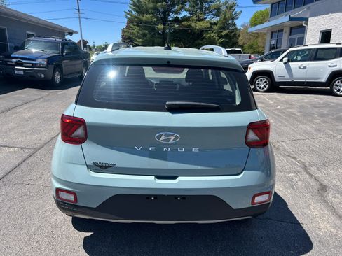 Used 2025 Hyundai Venue SEL FWD image 5