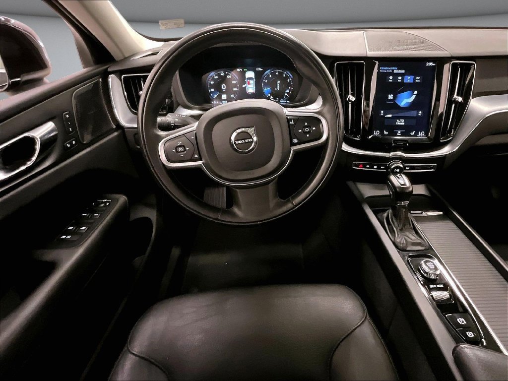 Used 2019 Volvo XC60 T6 Momentum w/ Multimedia Package AWD/4WD image 8