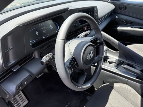 Used 2025 Hyundai Elantra Sport FWD image 6