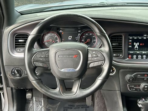 Used 2017 Dodge Charger SXT w/ Blacktop Package image 18