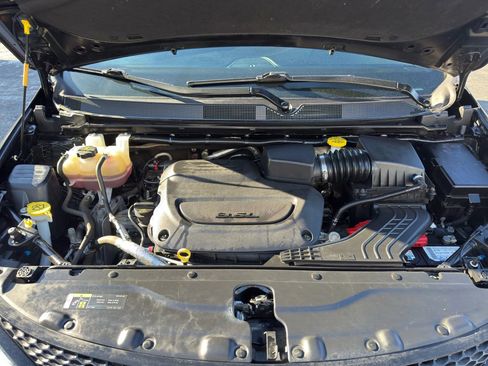 Used 2019 Chrysler Pacifica Touring-L w/ S Appearance Package image 15