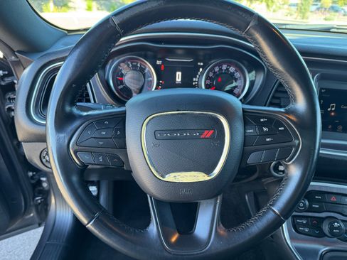 Used 2018 Dodge Challenger SXT image 9