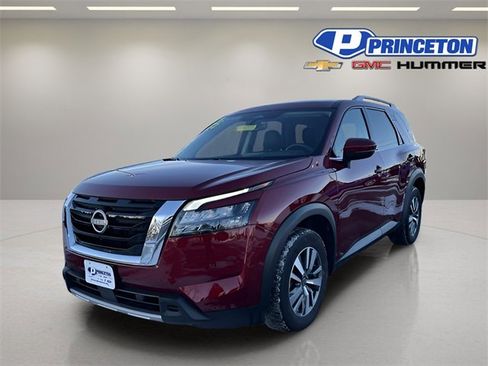 Used 2025 Nissan Pathfinder SL image 3