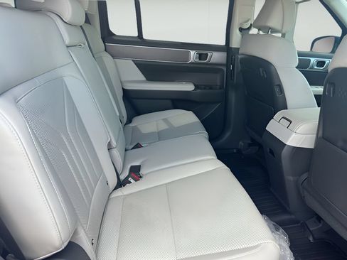 Used 2025 Hyundai Santa Fe SEL FWD image 18