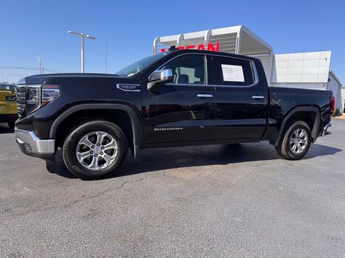 Used 2025 GMC Sierra 1500 SLT image 2