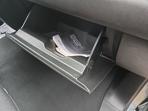 Used 2025 Chevrolet Silverado 1500 LT image 80