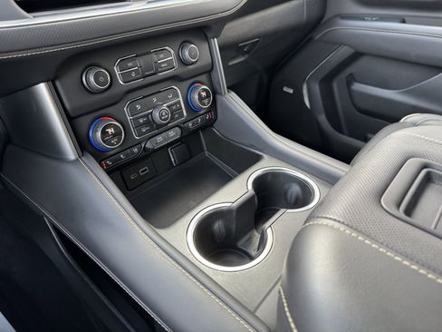 Used 2022 Chevrolet Suburban Premier image 22