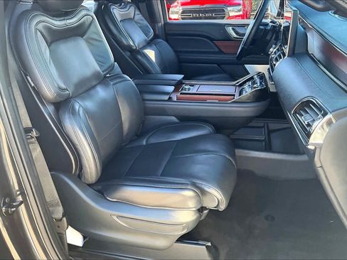 Used 2024 Lincoln Navigator L Reserve image 8