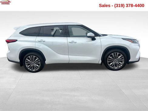 Used 2022 Toyota Highlander Platinum AWD/4WD image 6