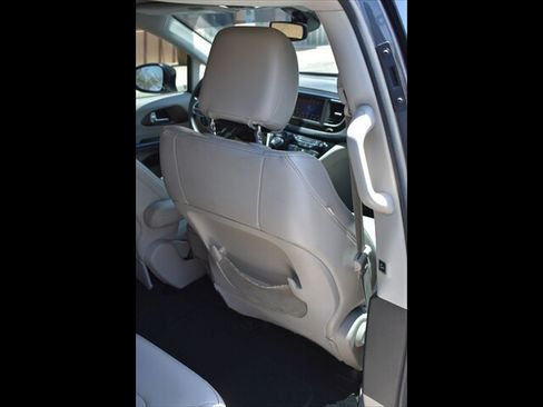 Used 2021 Chrysler Voyager Lxi FWD image 26