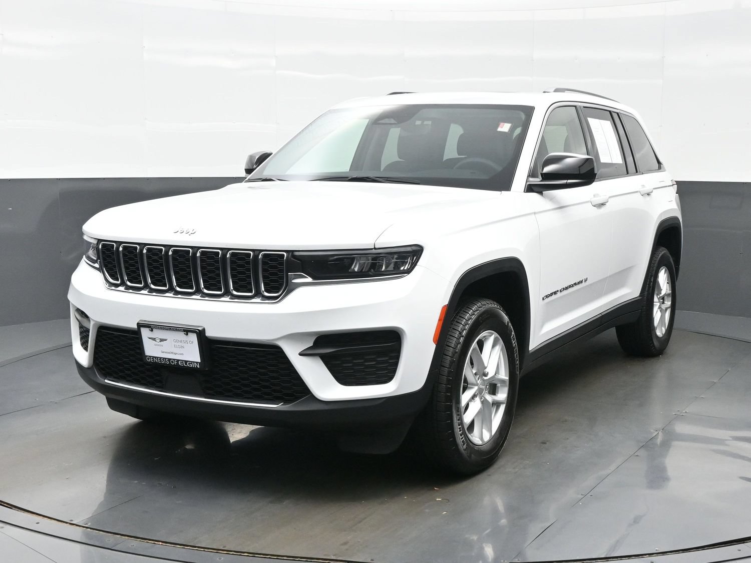 Used 2023 Jeep Grand Cherokee Laredo X AWD/4WD image 1