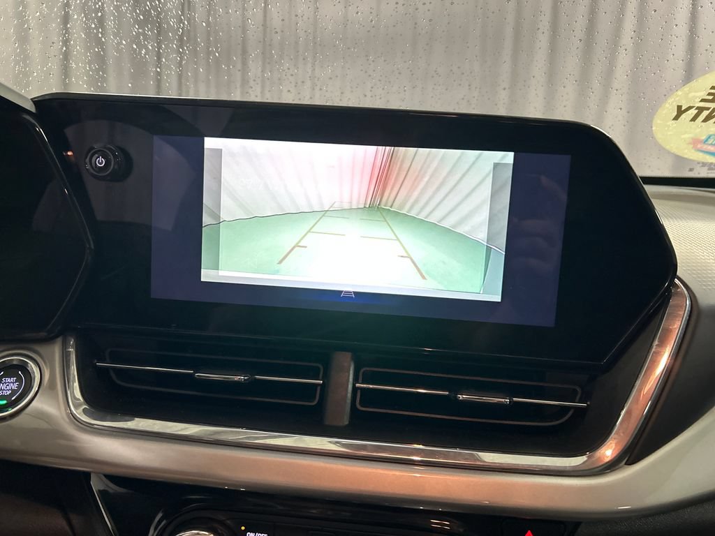 Used 2025 Chevrolet Trax LT FWD image 16