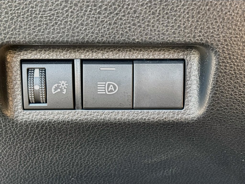 Used 2025 Toyota RAV4 LE AWD/4WD image 7