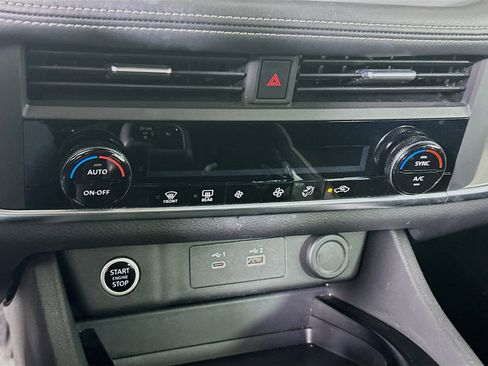 Used 2023 Nissan Rogue SV image 23