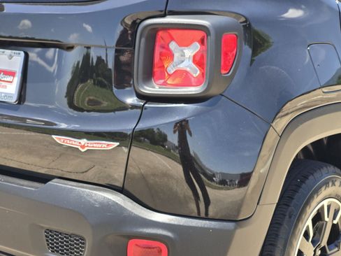 Used 2023 Jeep Renegade Trailhawk AWD/4WD image 12