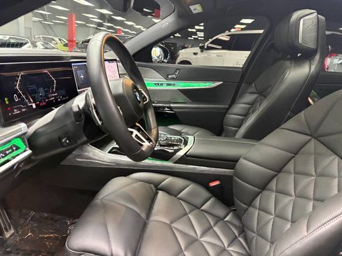 Used 2025 BMW 740i w/ Premium Package image 22