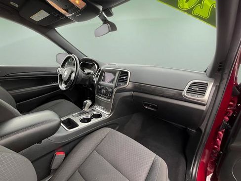 Used 2020 Jeep Grand Cherokee Laredo w/ Security & Convenience Group image 32